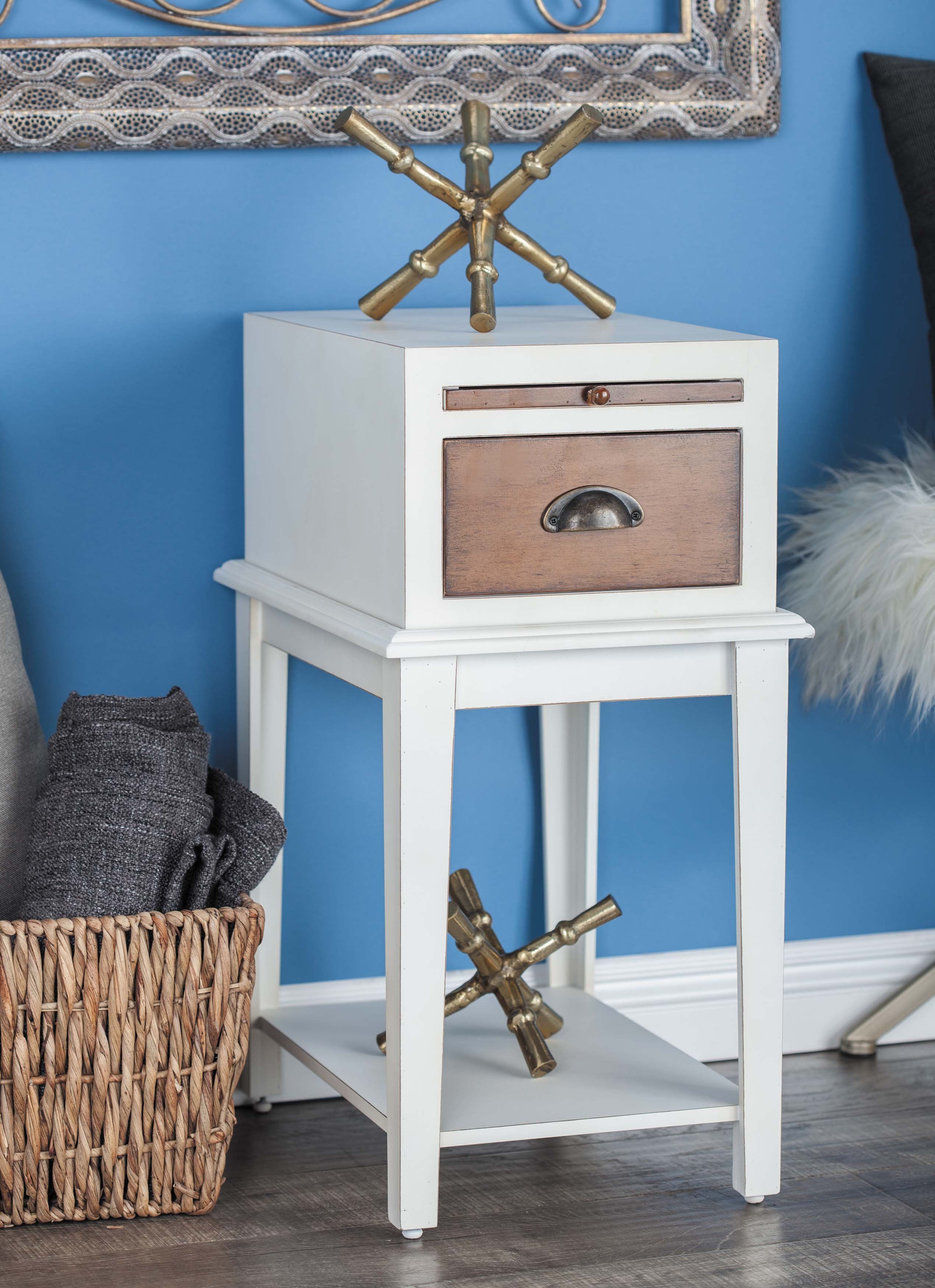 Dazzling wood side table, white